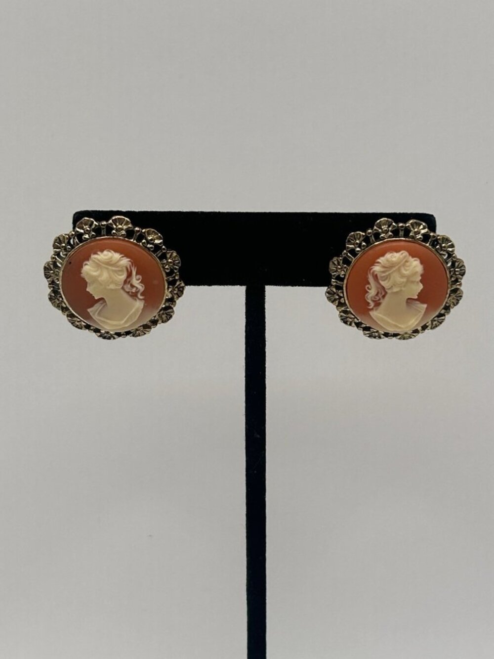 Vintage Style Cameo Post Earrings Gold Tone Filigree Frame Unbranded Costume